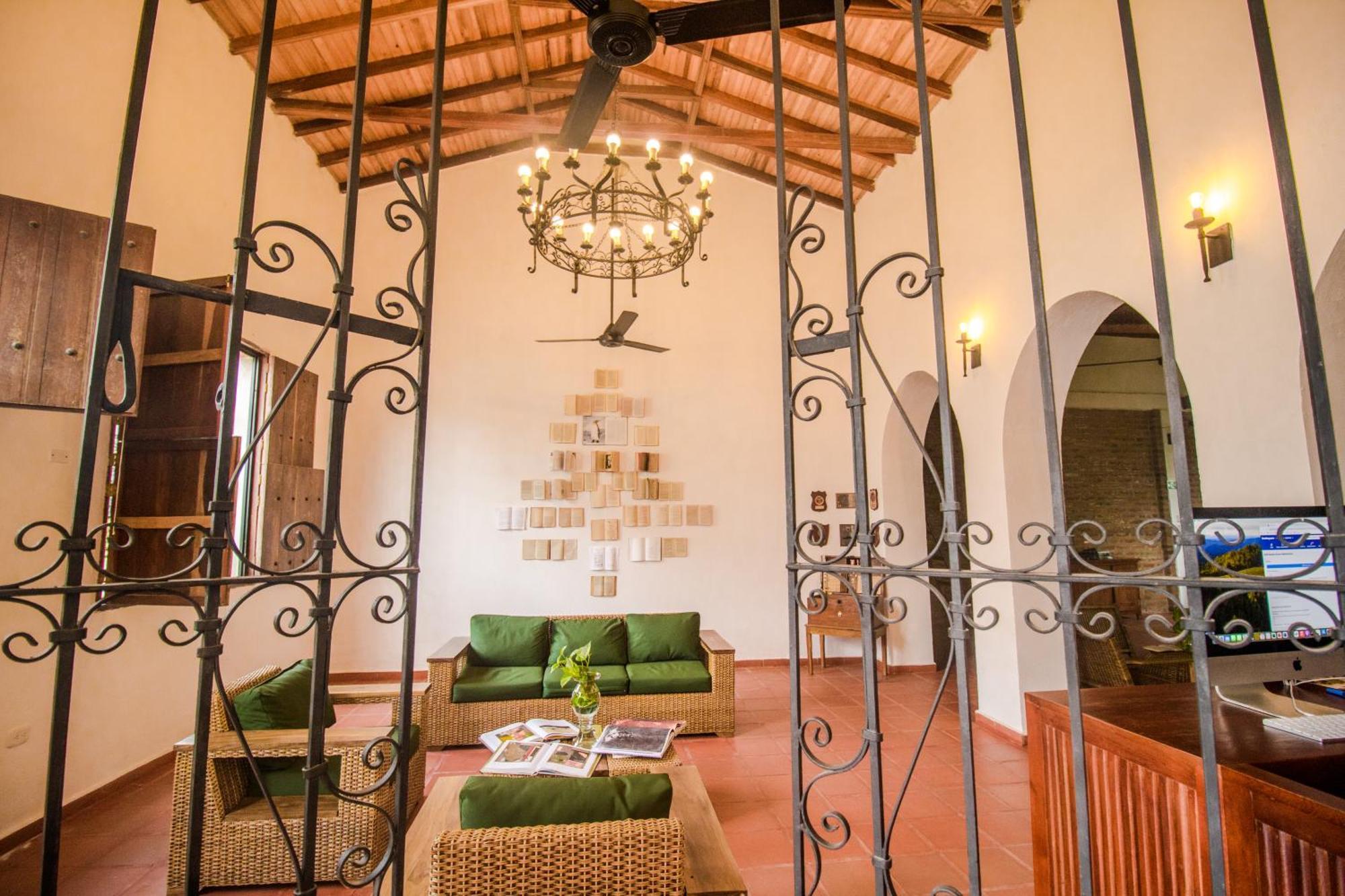 Literatium Hotel Mompos Exterior photo